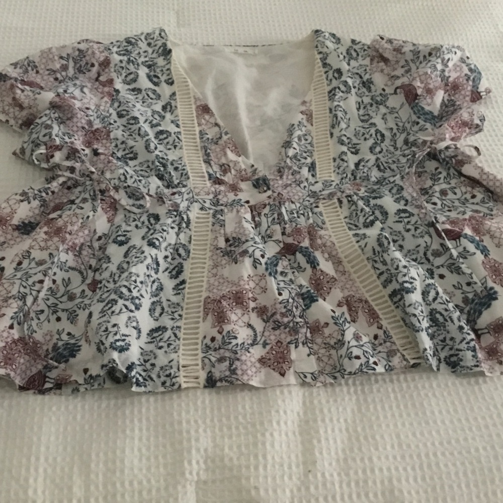 Tularosa White Floral Peplum V-Neck Top with Blue & Mauve Print